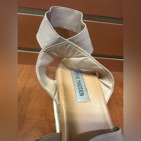 Steve Madden Beige Platform Sandals - Picture 8 of 9